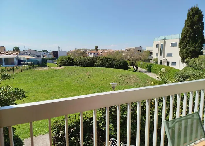 Cadre Verdoyant Proche Pour Ce T2 Avec Terrasse - 4car113 דירה סן סיפריאן